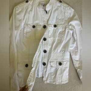 Zara White Utility Jacket with Military-Inspired Design